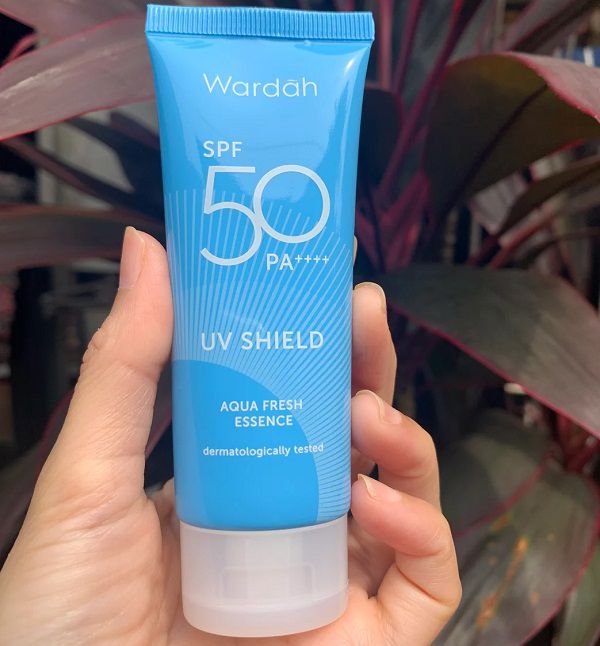 sunscreen untuk remaja kulit kombinasi - wardah SPF 50 UV