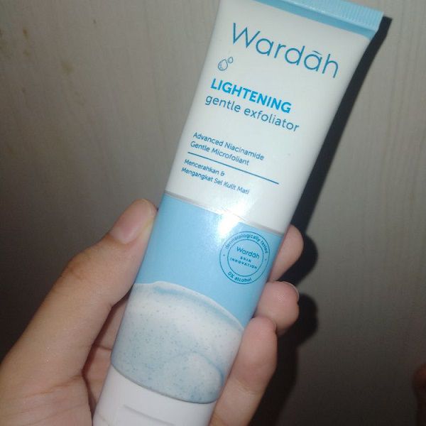 Wardah Varian Lightening Gentle Exfoliator