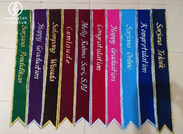 warna selempang wisuda yang bagus keren