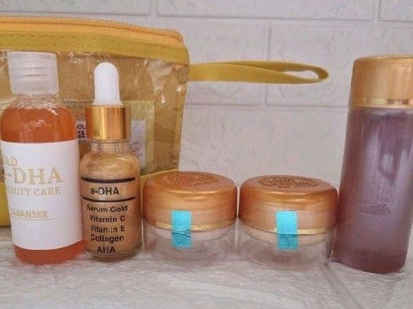 cream A-dha Gold menjadi salah satu pilihan untuk mengatasi tanda penuaan dini